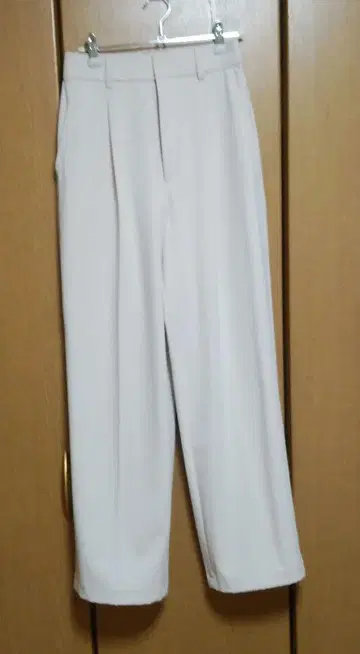 [새상품 미사용] UNIQLO 턱 와이드 팬츠 긴 길이