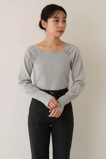 에멜리파인즈 라메 가공 샤이니 개더 니트 풀오버 그레이