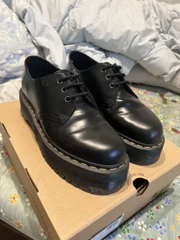Dr. Martens 블랙 로퍼 통굽