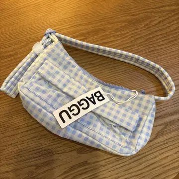 [새 상품] 8/22까지 Baggu 카고 숄더백 라이트 블루 깅엄
