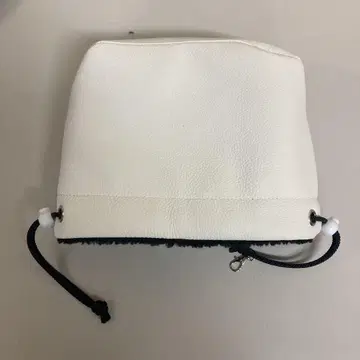 일본산 슈링크 가죽을 사용한 아이언 커버 화이트