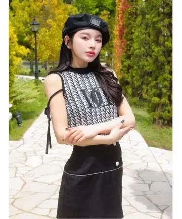 DD 로고 믹스 슬리브리스 니트탑 BLK 블랙