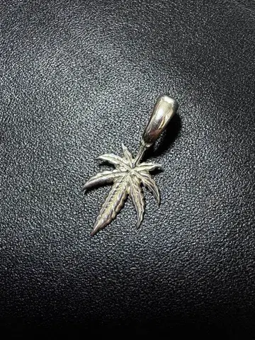 SAAD 헴프 모티브 펜던트