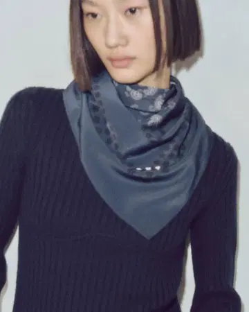 [완판] VAKT. PAISLEY 스카프 미사용 새상품