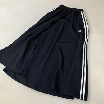 adidas 블랙 플레어 스커트