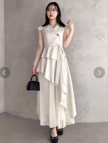dazzlin 다즐린 언밸런스 플리츠 트렌치 원피스 아이보리