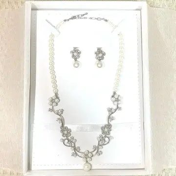 LoveTiara 아이보리 블로썸 펄 목걸이 & 귀걸이 세트