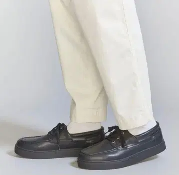 뷰티 앤 유스 보트 모카신 스니커즈 블랙 26cm