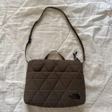THE NORTH FACE 퀼팅 숄더백 사코슈