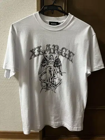 XLARGE 화이트 T셔츠 그래픽 프린트