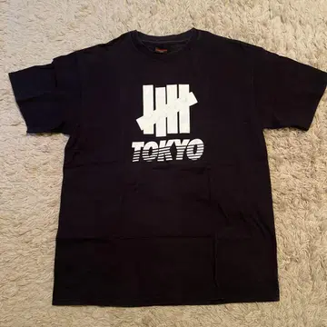 UNDEFEATED 티셔츠