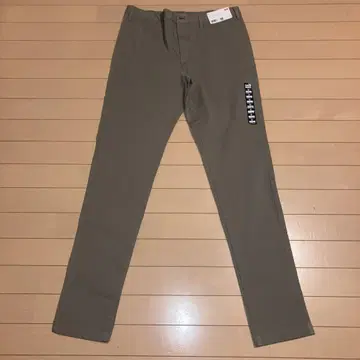 새상품 UNIQLO 스키니 핏 치노 2way 스트레치 82cm 카키