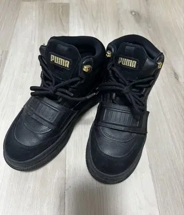 PUMA 블랙 하이컷 스니커즈