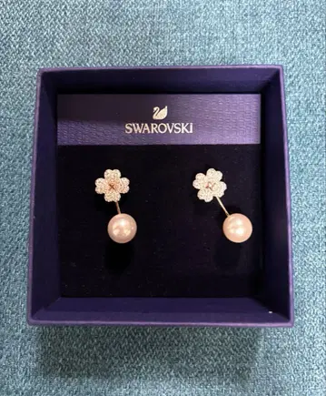 미사용 새상품 Swarovski 꽃 모티브 펄 귀걸이