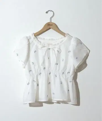 flower twinkle embroidery blouse