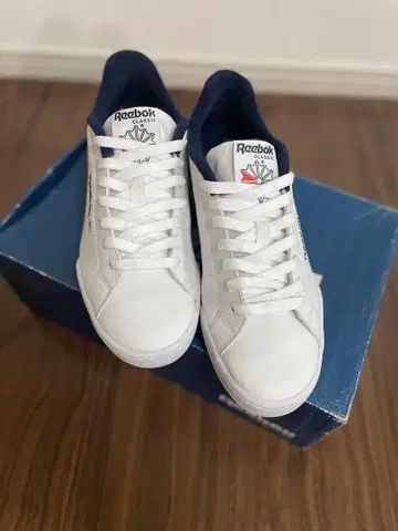 Reebok 클래식 스니커즈 화이트/네이비