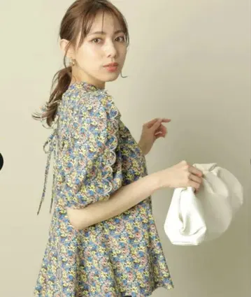 마이 스트라다 안자이 코즈에상 콜라보 스캘럽 블라우스 블랙