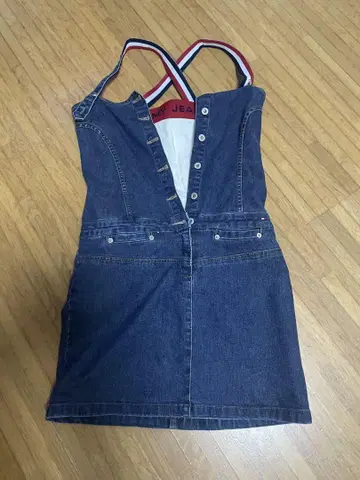 TOMMY JEANS