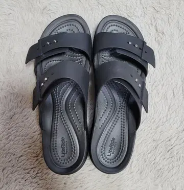 crocs 블랙 스포츠 샌들 24cm