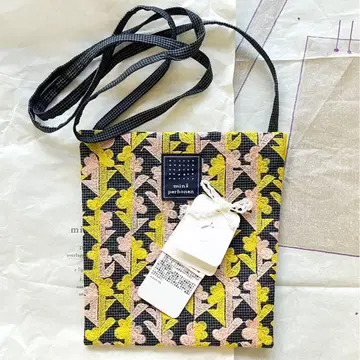 새상품급 미나 페르호넨 twin flower pocket 백