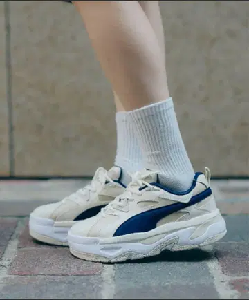 PUMA 통굽 스니커즈 크림/네이비