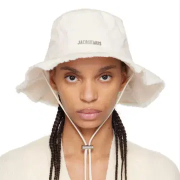 JACQUEMUS 화이트 버킷 햇