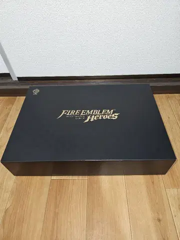 파이어 엠블렘 5주년 기념 박스 (매우 좋은 상태로 콘텐츠 완전)