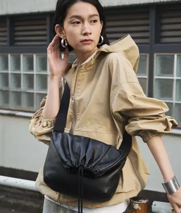 러셋 블랙 숄더백