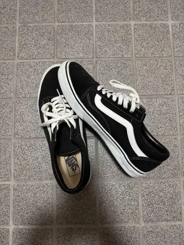 VANS 블랙/화이트 스니커즈 27.5cm