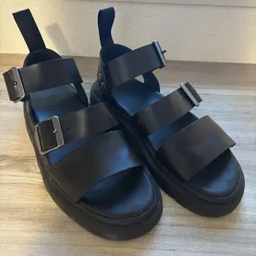 Dr. Martens 블랙 샌들 3 스트랩 그리폰