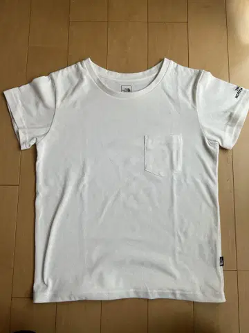 The North Face 숏 슬리브 포켓 티 여성용 S 사이즈