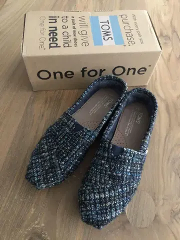 TOMS 네이비 트위드 슬립온 W7 24cm