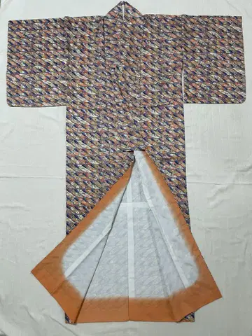 다색 부채 문양의 코몬 기모노
