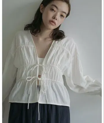 anuke V넥 레이스 블라우스