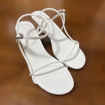 새상품 Loungedress GALENA 스트랩 힐 샌들 화이트