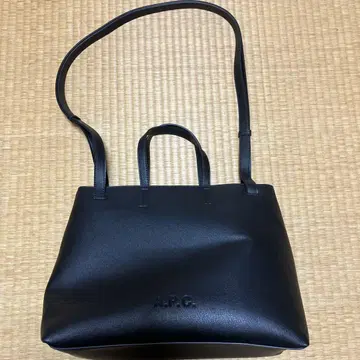 A.P.C. 블랙 숄더백