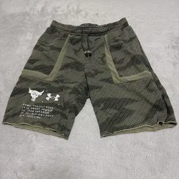 Under Armour 스트라이프 패턴 숏팬츠 XL