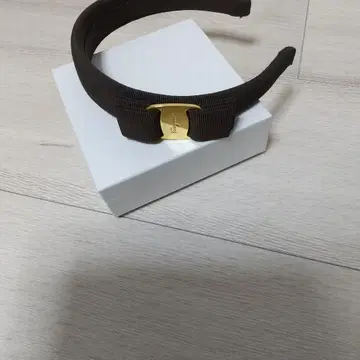 브라운 리본 헤어밴드 골드 버클