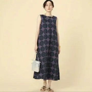 LE GLAZIK 르 그라지크 바틱 플레어 드레스 슬리브리스 원피스