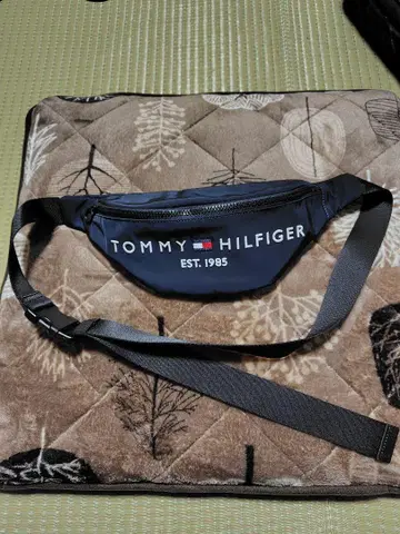 TOMMY HILFIGER 타미 힐피거 바디백 새상품급
