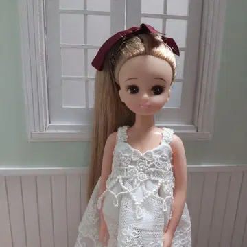 리카 캐슬 사이드 포니테일