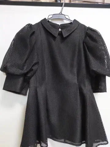 CELFORD 카라 부착 블라우스 메쉬 퍼프 슬리브 셔츠