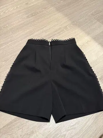 CELFORD 블랙 숏팬츠 S 사이즈