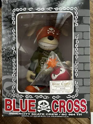 BLUE CROSS 피규어