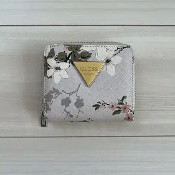 GUESS 접이식 지갑 화이트