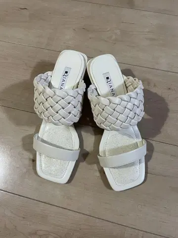 [미사용에 가까움] 다이애나 뜨개질 메쉬 샌들 청키힐 L 화이트