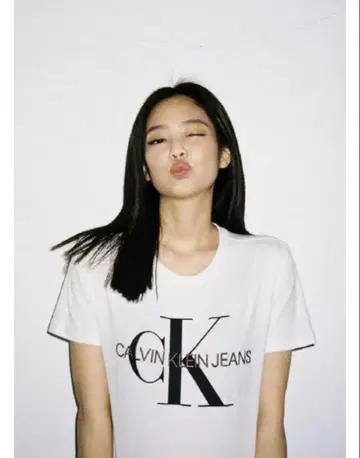 Calvin Klein 티셔츠