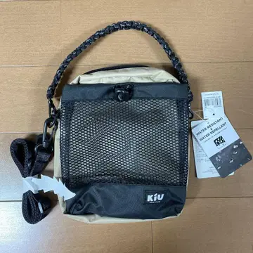 KIU 숄더백