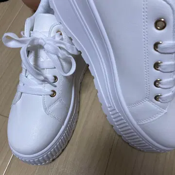 통굽 화이트 스니커즈 지퍼 AVAIL