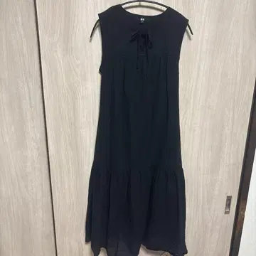 UNIQLO 블랙 슬리브리스 롱 원피스